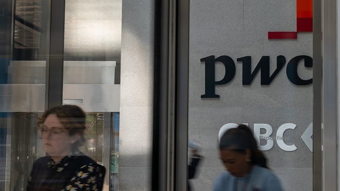 PwC tụt lại phía sau Deloitte và EY