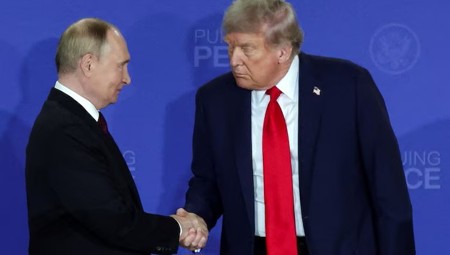Giá nhiên liệu lập đỉnh, ông Trump tìm đến nguồn cung dầu từ Nga