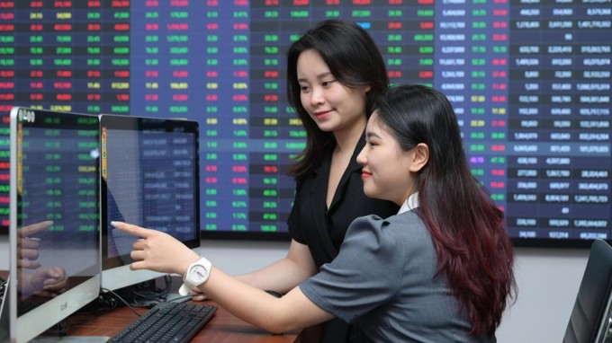 Chứng khoán phiên khai xuân 2026: Tăng hay giảm?