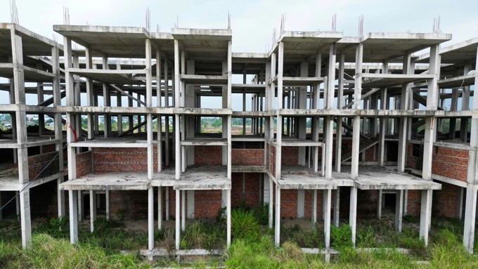 Cận cảnh dự án nhà ở xã hội hơn 700 tỷ đồng tại Đà Nẵng bỏ hoang suốt 15 năm, cỏ mọc um tùm, block chung cư xuống cấp nghiêm trọng