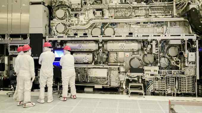 Thiết bị bán dẫn bứt tốc, doanh thu tăng hai chữ số nhờ AI