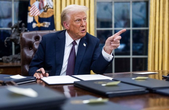 Ông Trump tuyên bố áp thuế 10% theo thẩm quyền khác