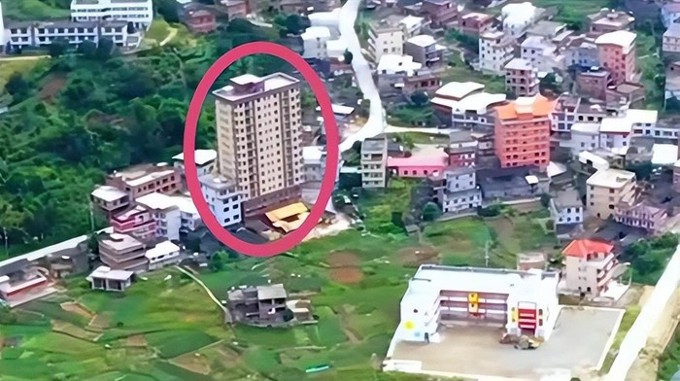 Cả dòng họ ở Trung Quốc góp tiền xây chung cư 15 tầng trên đất tổ tiên, hơn 100 người thuộc 4 thế hệ sống chung dưới một mái nhà