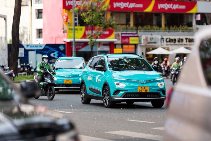 Chậm nhất đến năm 2030, toàn bộ xe taxi chạy xăng, dầu ở Hà Nội phải chuyển sang xe điện