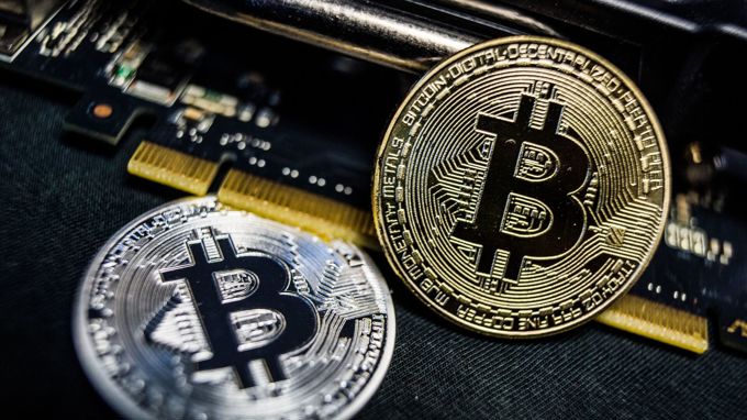 Crypto 13/3: Bitcoin lượn quanh mốc 70.000 USD, khả năng Fed hạ lãi suất trong tháng 3 “gần như bằng 0”