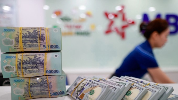 Loạt 'bank' trả lãi tiết kiệm trên 8%, cuộc đua hút vốn ngân hàng thêm nóng