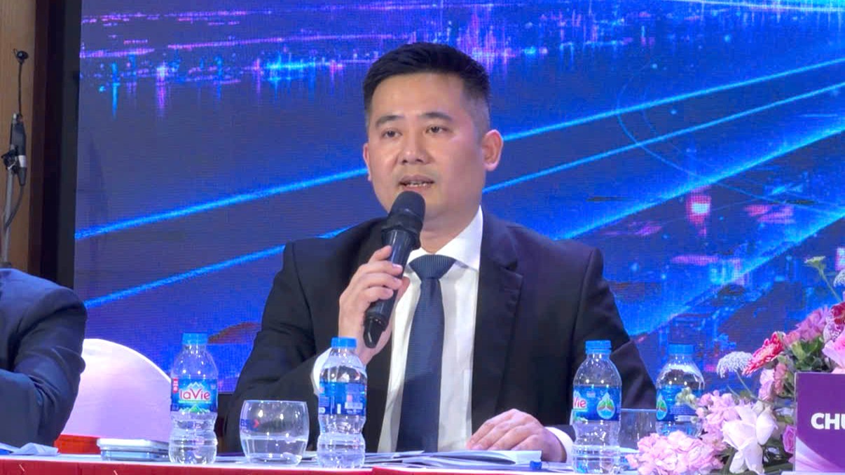 Ông Nguyễn Quang Đạt - Tổng Giám đốc Chứng khoán ABS - trao đổi tại phiên thảo luận