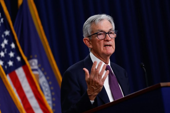 Ông Powell tuyên bố sẽ không rời Fed