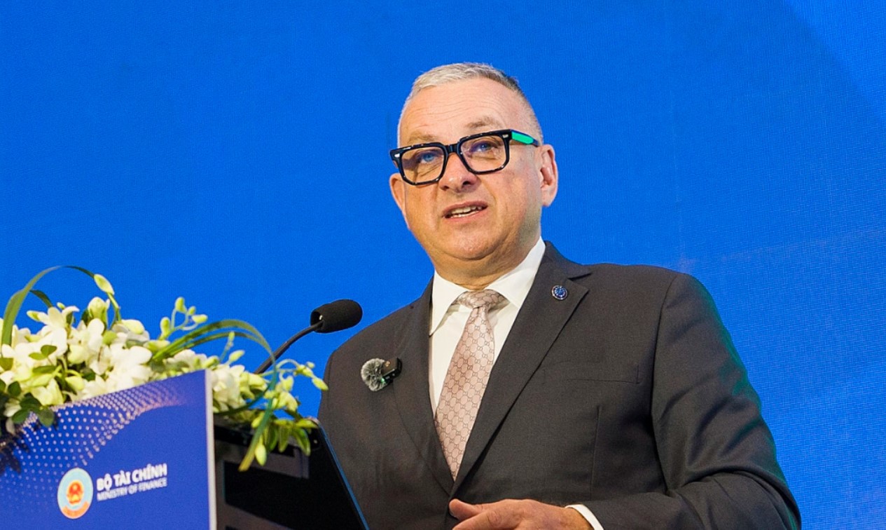 ông Jozef Síkela – Cao ủy châu Âu về đối tác quốc tế của EU – phát biểu tại Diễn đàn Kinh doanh và đầu tư Việt Nam – EU (Ảnh: VnExpress)