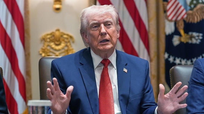 Ông Trump tiếp tục hoãn kế hoạch tấn công nhà máy điện Iran, Dow futures bật tăng 200 điểm