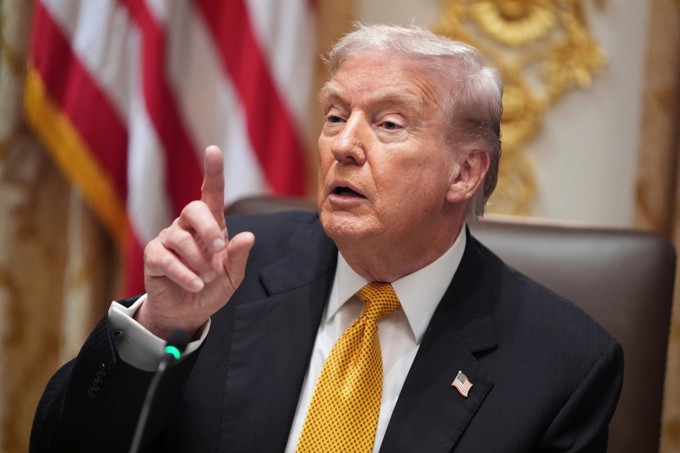 Ông Trump dọa “xóa sổ” nhà máy điện Iran nếu không mở lại eo biển Hormuz trong 48 giờ