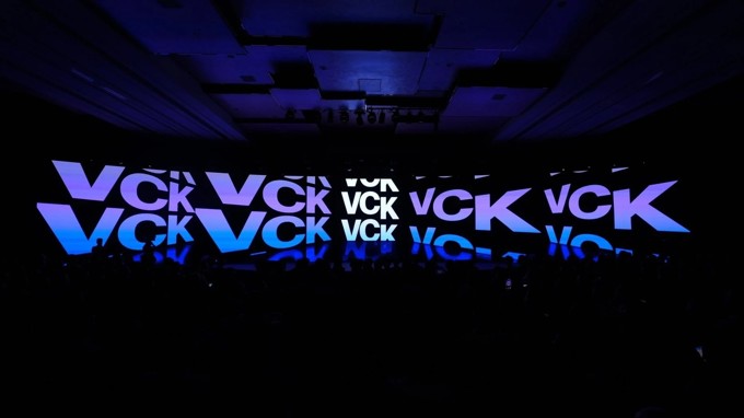 Khối ngoại gom mạnh VCK, TCX, VPX trong phiên "đỏ lửa" của chứng khoán Việt