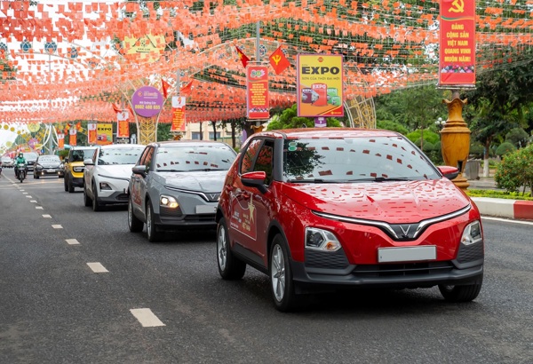 VinFast lập kỷ lục vô tiền khoáng hậu: Chốt 3.500 đơn mua xe trong một ngày