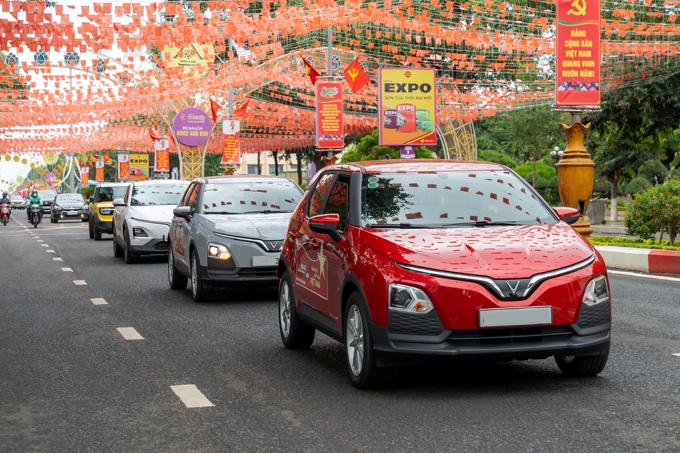 VinFast lập kỷ lục vô tiền khoáng hậu: Chốt 3.500 đơn mua xe trong một ngày