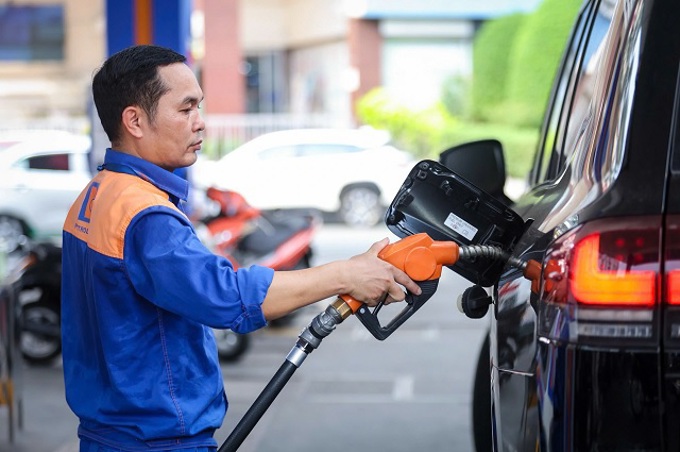 Tạm ứng 8.000 tỷ đồng cho Quỹ bình ổn giá xăng dầu