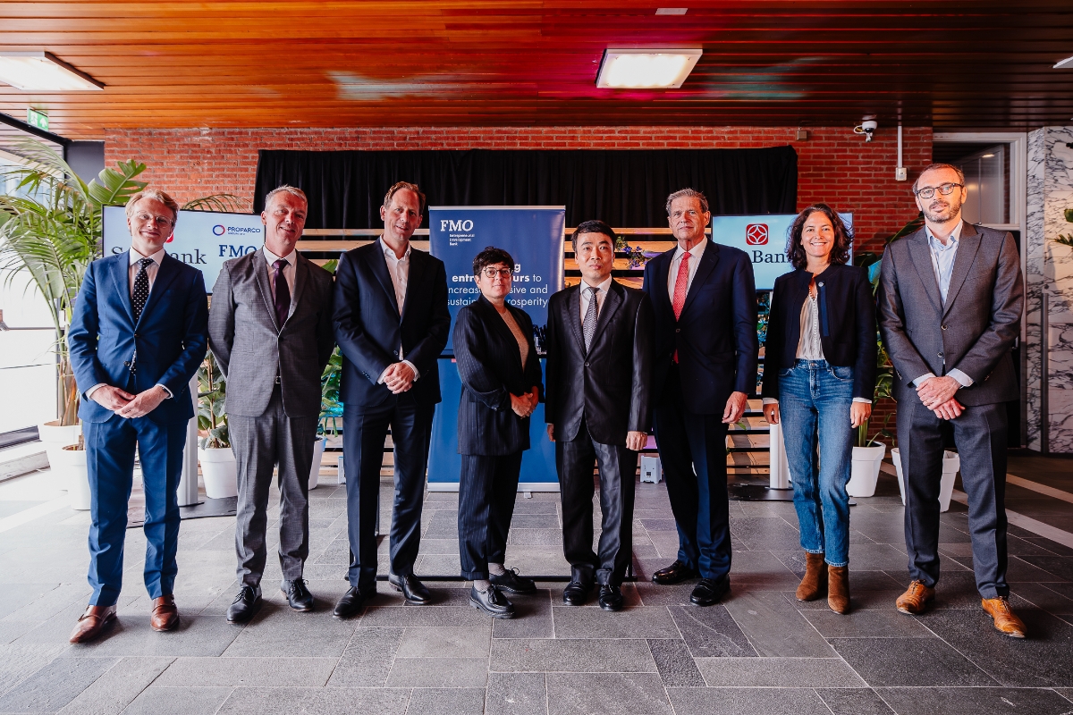 Đại diện lãnh đạo SeABank và FMO tại trụ sở FMO (Hà Lan).