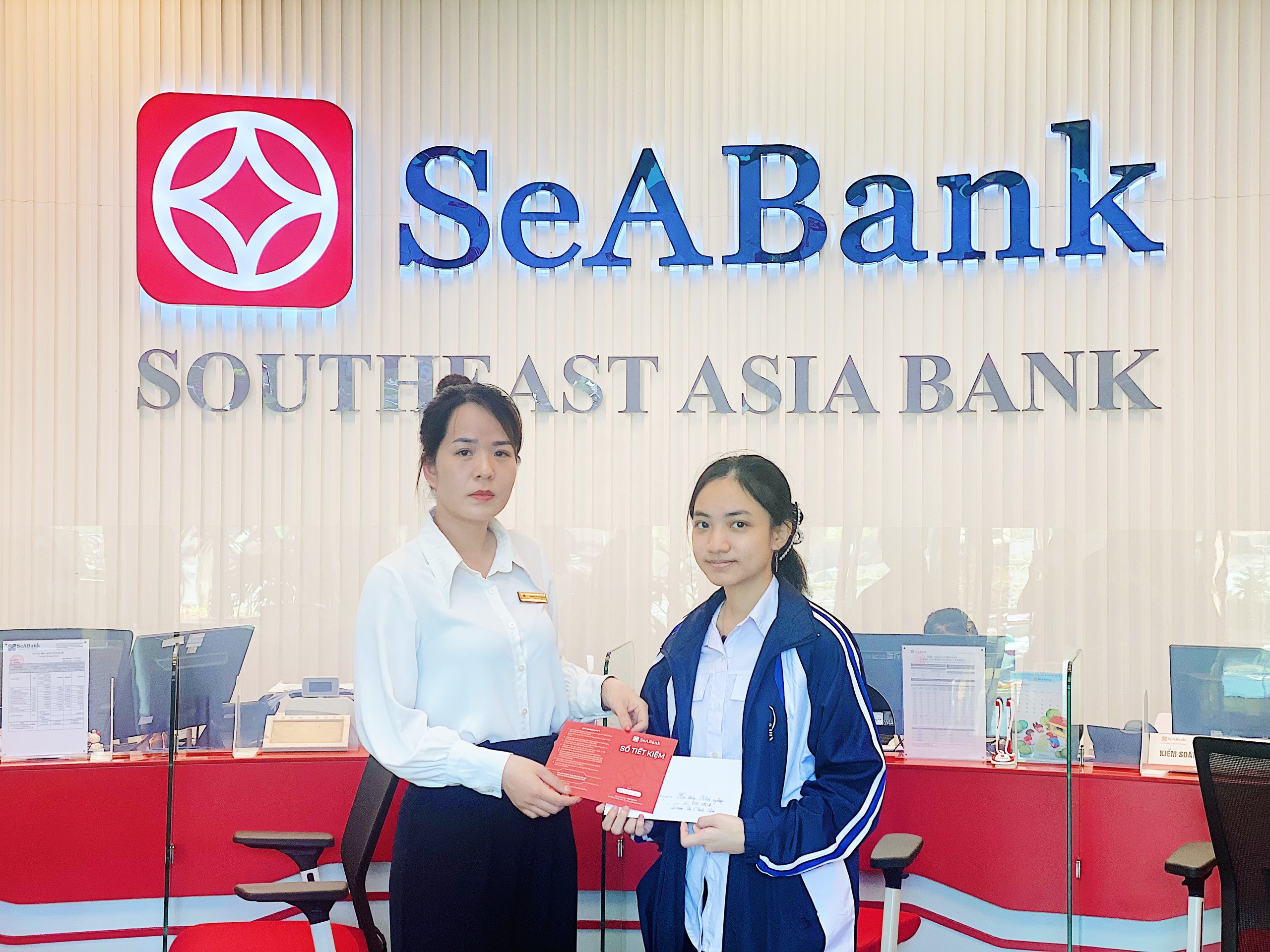 Em Thảo trong ngày nhận học bổng khởi nghiệp từ Quỹ SeADreams Em Thảo trong ngày nhận học bổng khởi nghiệp từ Quỹ SeADreams