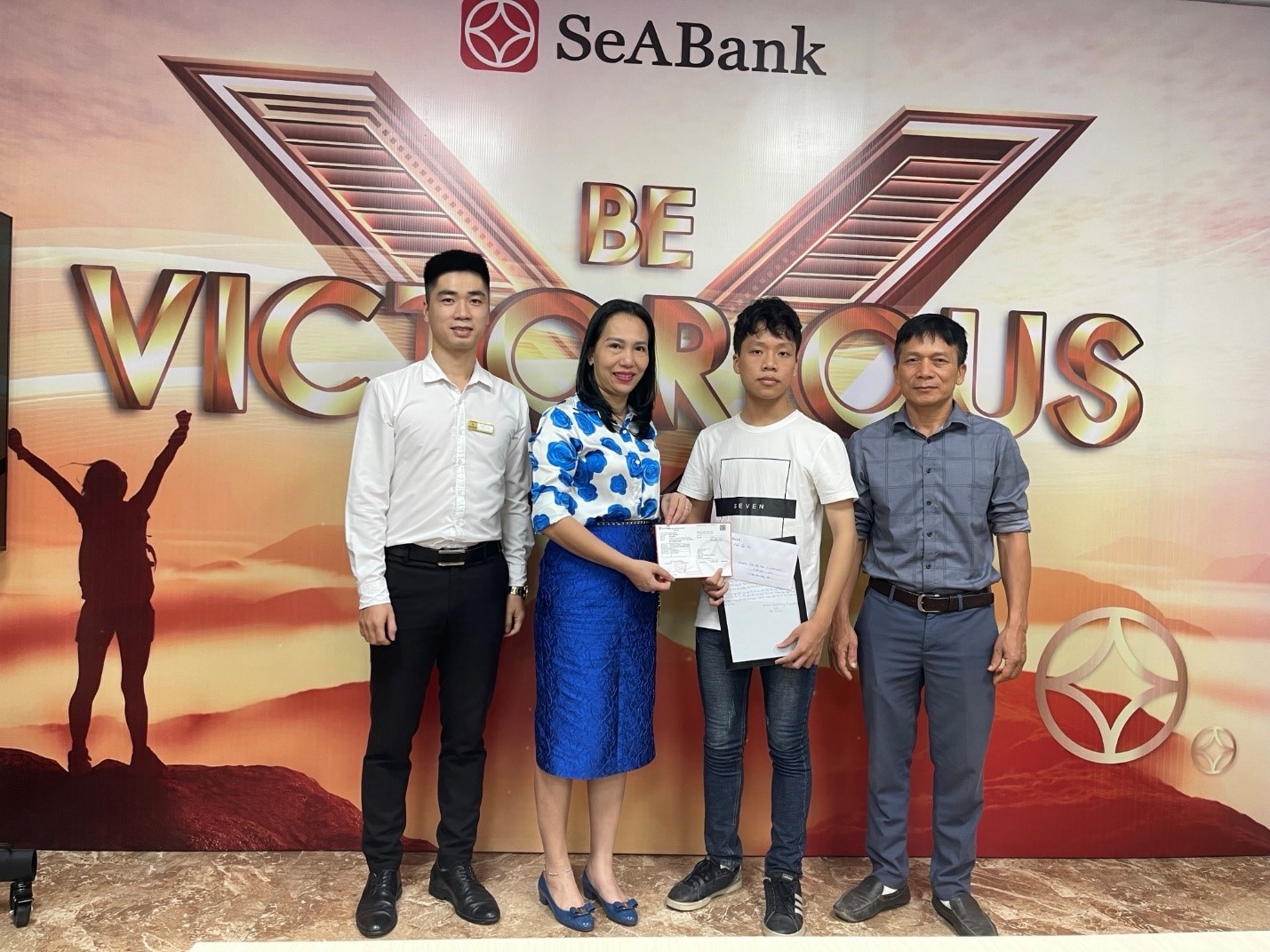 Sau nhiều năm nhận học bổng từ Quỹ SeADreams, em Khôi đạt ước mơ trở thành sinh viên Đại học Quốc gia Hà Nội Sau nhiều năm nhận học bổng từ Quỹ SeADreams, em Khôi đạt ước mơ trở thành sinh viên Đại học Quốc gia Hà Nội