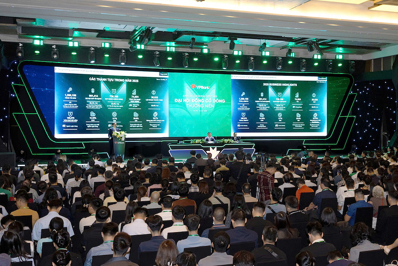 CEO VPBank Nguyễn Đức Vinh phát biểu tại AGM 2026 VPBank