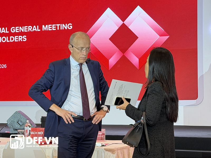 Ông Jens Lottner - Tổng giám đốc Techcombank - có mặt tại khán phòng AGM 2026 từ sớm