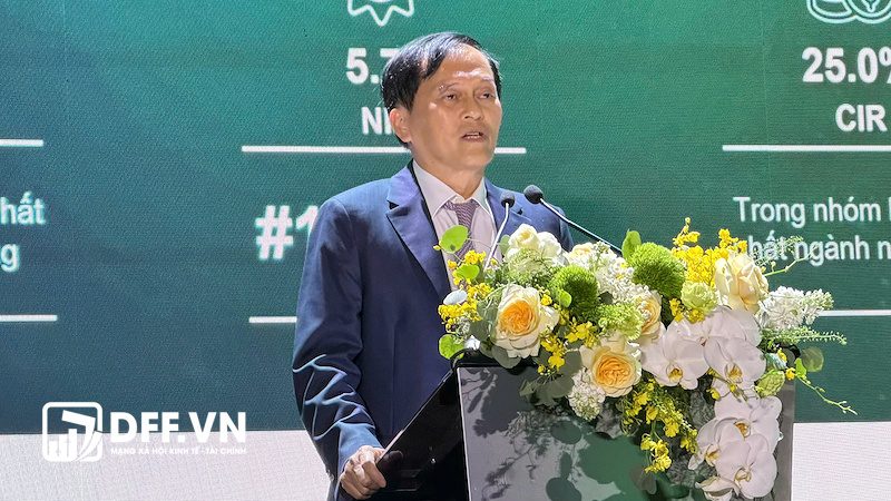 CEO VPBank Nguyễn Đức Vinh phát biểu tại AGM 2026