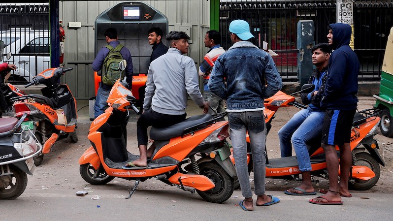 Không chỉ Việt Nam, Honda đang tụt lùi tại thị trường xe máy điện Ấn Độ (Ảnh: Nikkei Asia)