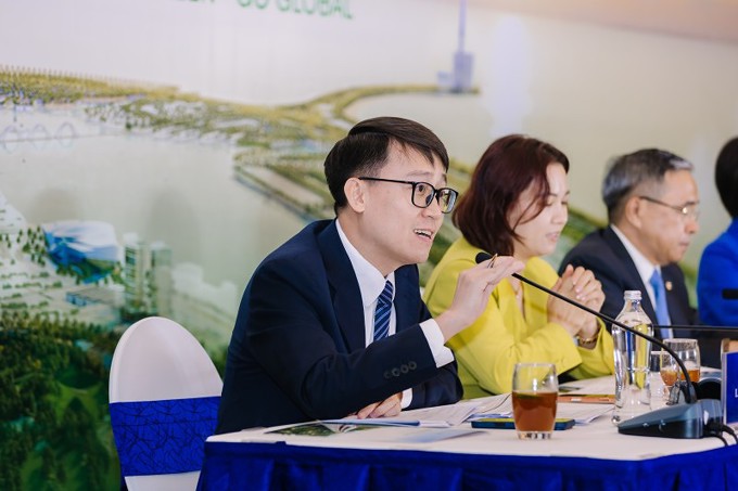 Trước giờ G đại hội, Vinhomes bất ngờ “bơm” thêm 10.000 tỷ đồng vào mục tiêu lãi: Lãnh đạo VHM tiết lộ lý do