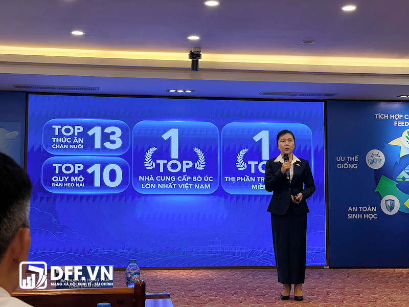 Bà Phạm Thị Hồng Vân, Tổng Giám đốc Nông nghiệp Hoà Phát, phát biểu tại AGM 2026