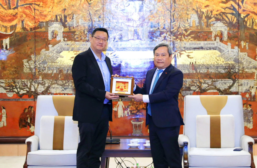 Chủ tịch UBND thành phố Hà Nội Vũ Đại Thắng và Chủ tịch HĐQT Tập đoàn Central Trading & Development (Ảnh: Cổng thông tin điện tử Thành phố Hà Nội) Chủ tịch UBND thành phố Hà Nội Vũ Đại Thắng và Chủ tịch HĐQT Tập đoàn Central Trading & Development (Ảnh: Cổng thông tin điện tử Thành phố Hà Nội)