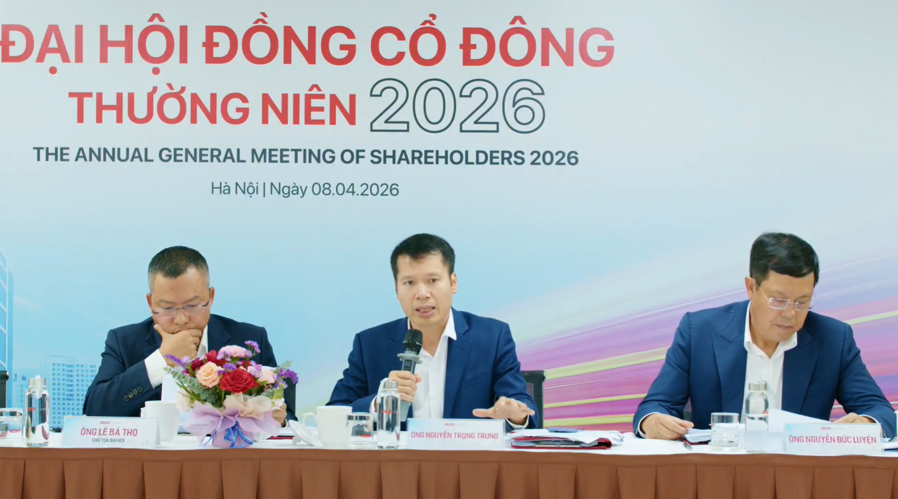 Ông Nguyễn Trọng Trung (giữa) - Tổng giám đốc Gelex Electric - trả lời chất vấn cổ đông Ông Nguyễn Trọng Trung (giữa) - Tổng giám đốc Gelex Electric - trả lời chất vấn cổ đông