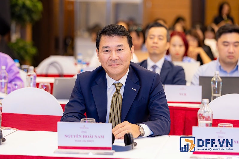Doanh nhân Nguyễn Hoài Nam tại AGM 2026 Vincom Retail