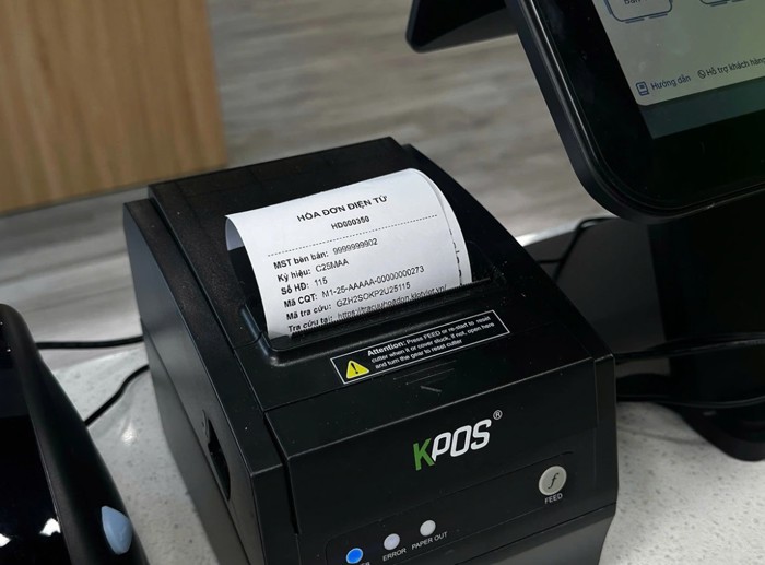 Cơ quan thuế yêu cầu hộ kinh doanh có doanh thu dưới 500 triệu đồng ngừng dùng hóa đơn điện tử (Ảnh: Thanh Niên) Cơ quan thuế yêu cầu hộ kinh doanh có doanh thu dưới 500 triệu đồng ngừng dùng hóa đơn điện tử (Ảnh: Thanh Niên)