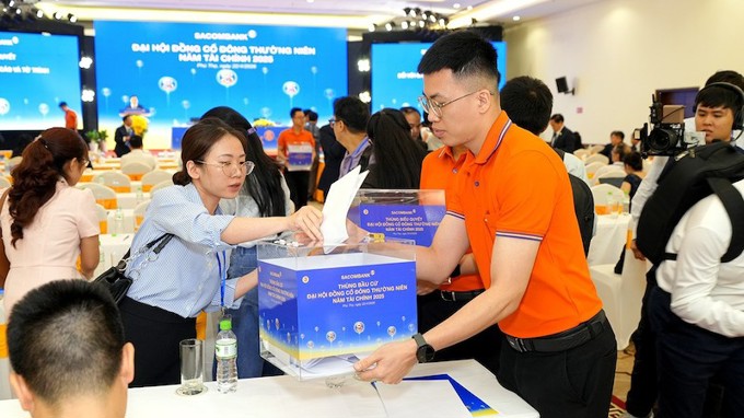 Cổ đông Sacombank không thông qua một tờ trình