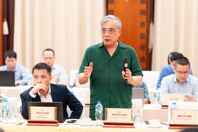 PGS-TS. Trần Đình Thiên: Không ‘rải thóc cho chim sẻ ăn’, phải dồn lực cho các tập đoàn dẫn dắt