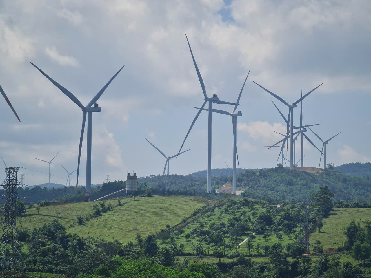 Công ty con Kinh Bắc làm hai Dự án Nhà máy điện gió Vân Canh 1 và 2, tổng vốn hơn 14.600 tỷ đồng (Ảnh: VGP) Công ty con Kinh Bắc làm hai Dự án Nhà máy điện gió Vân Canh 1 và 2, tổng vốn hơn 14.600 tỷ đồng (Ảnh: VGP)