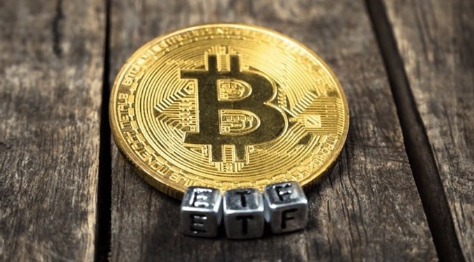 Truth Social nhà ông Trump rút hồ sơ ETF crypto giữa lúc thị trường lao dốc