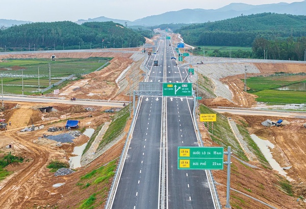 Đề xuất đầu tư gần 500.000 tỷ đồng mở rộng hàng loạt tuyến cao tốc