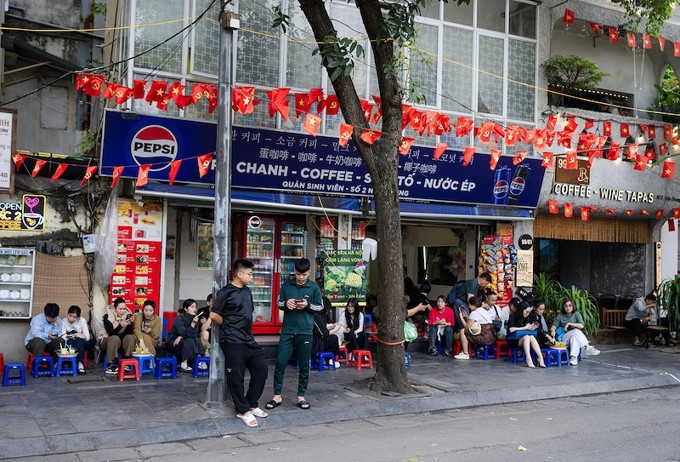 Hà Nội siết vỉa hè, quán xá lao đao: Doanh thu rơi tự do, nhiều cửa hàng buộc “tháo chạy”, trả mặt bằng sớm