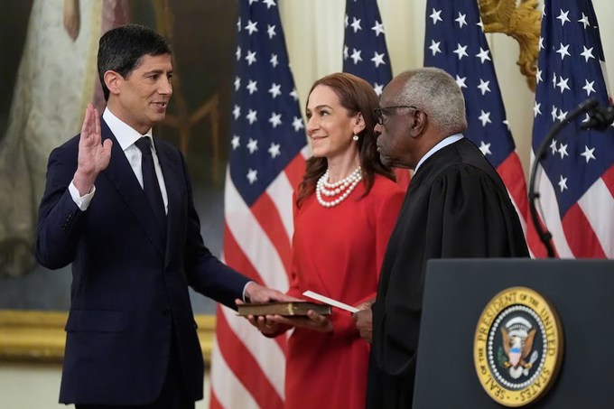 Ông Kevin Warsh chính thức làm Chủ tịch Fed
