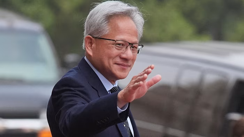 CEO Nvidia Jensen Huang tham gia phái đoàn đến Bắc Kinh cùng Tổng thống Mỹ Donald Trump (Ảnh: AP)