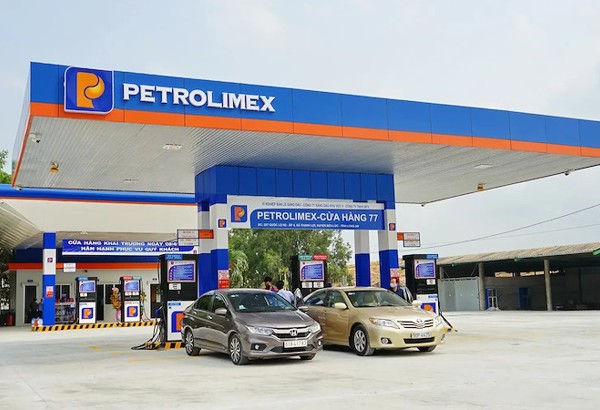Petrolimex lỗ nặng vì giá dầu tăng cao