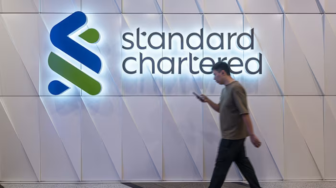 Standard Chartered sắp cắt giảm 8.000 nhân sự vì AI