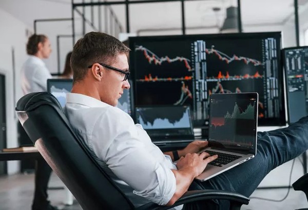 Crypto 18/5: Bitcoin rơi về 77.000 USD, hơn 500 triệu USD từ các “Long thủ” bị thanh lý