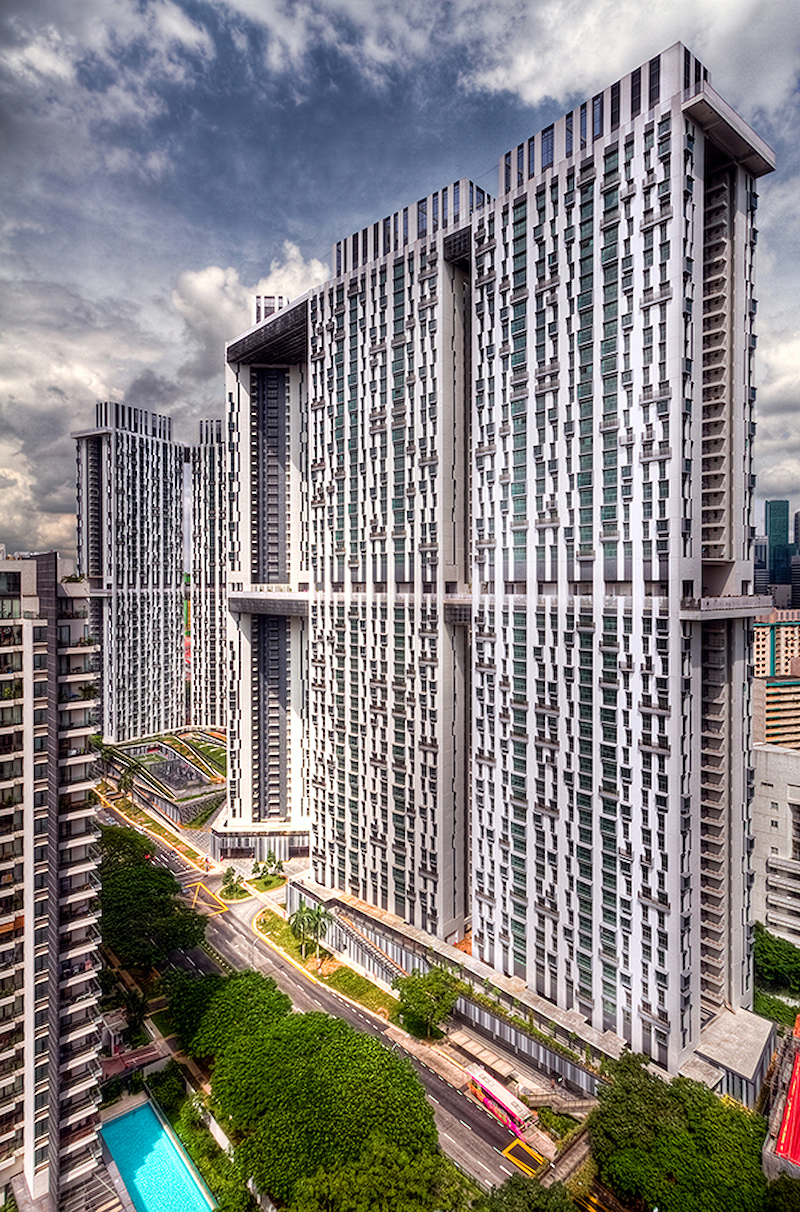 Khu chung cư HDB Pinnacle@Duxton (hoàn thành năm 2010) là nhà ở công cộng cao nhất thế giới, bao gồm 7 khối nhà 48 tầng, các khu vực nghỉ ngơi, giải trí xen kẽ ở các cao độ khác nhau và một vườn dạo dài trên mái.