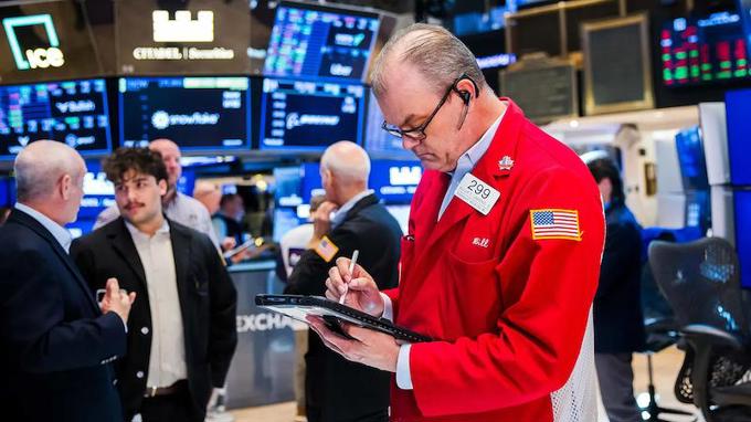 Chứng khoán Mỹ đỏ lửa, S&P 500 đứt chuỗi 9 phiên tăng liên tiếp