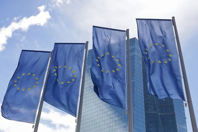 ECB 'mở màn' chu kỳ tăng lãi suất mới