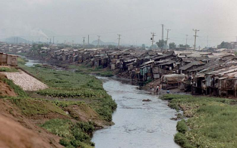 Những căn nhà tạm bợ ven dòng Cheonggyecheon (Nguồn: The Korea Times) Những căn nhà tạm bợ ven dòng Cheonggyecheon (Nguồn: The Korea Times)
