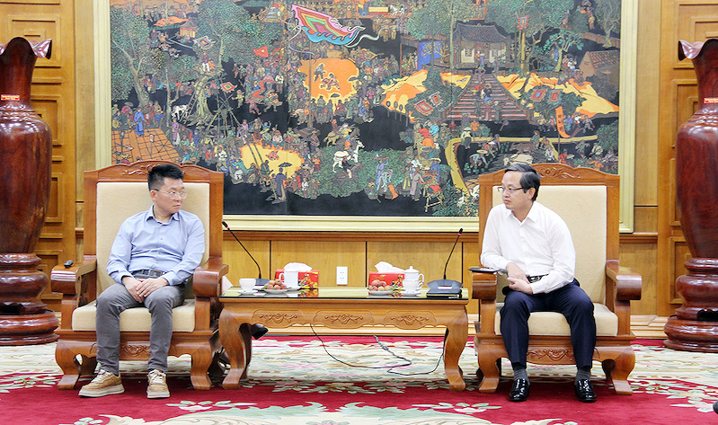 Chủ tịch UBND tỉnh Bắc Ninh Phạm Hoàng Sơn tiếp ông Richard Zheng – Giám đốc đầu tư Công ty Zhongji Innolight (Ảnh: Cổng TTĐT tỉnh Bắc Ninh)