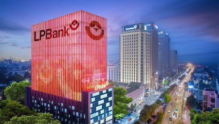 Ông Phạm Nhật Vượng gom 5% vốn LPBank