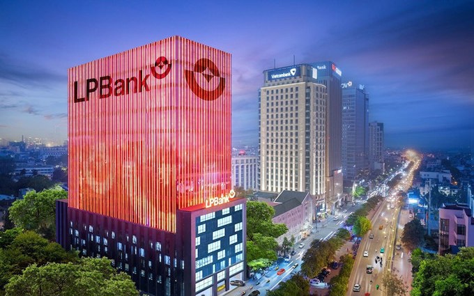 Ông Phạm Nhật Vượng gom 5% vốn LPBank